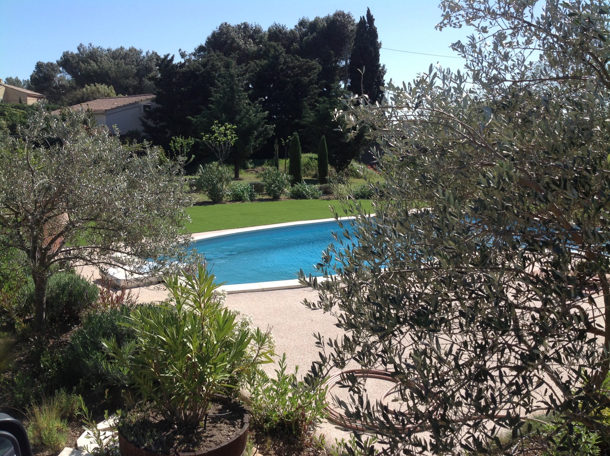 Univers gazons : poseur de gazon synthétique